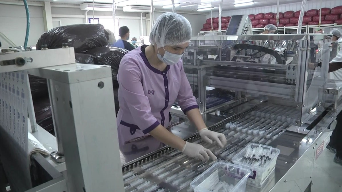 В Атырау может закрыться единственный завод по производству медицинских шприцев