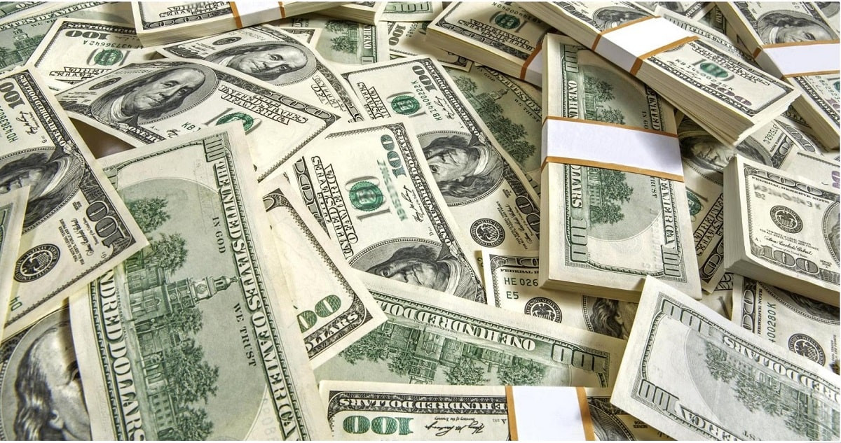 За сколько продают доллары в обменниках Алматы 3 марта 2023 