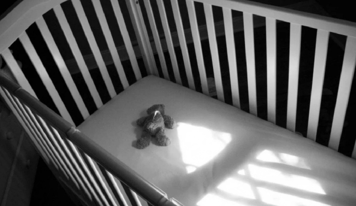 Маленький ангелочек: в Актобе выясняют причины гибели годовалого малыша