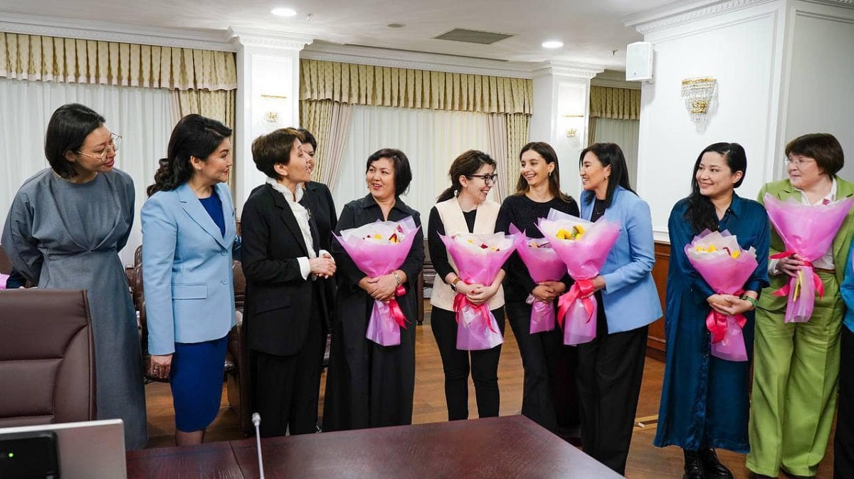Казахстанские женщины стали чаще занимать руководящие должности на госслужбе