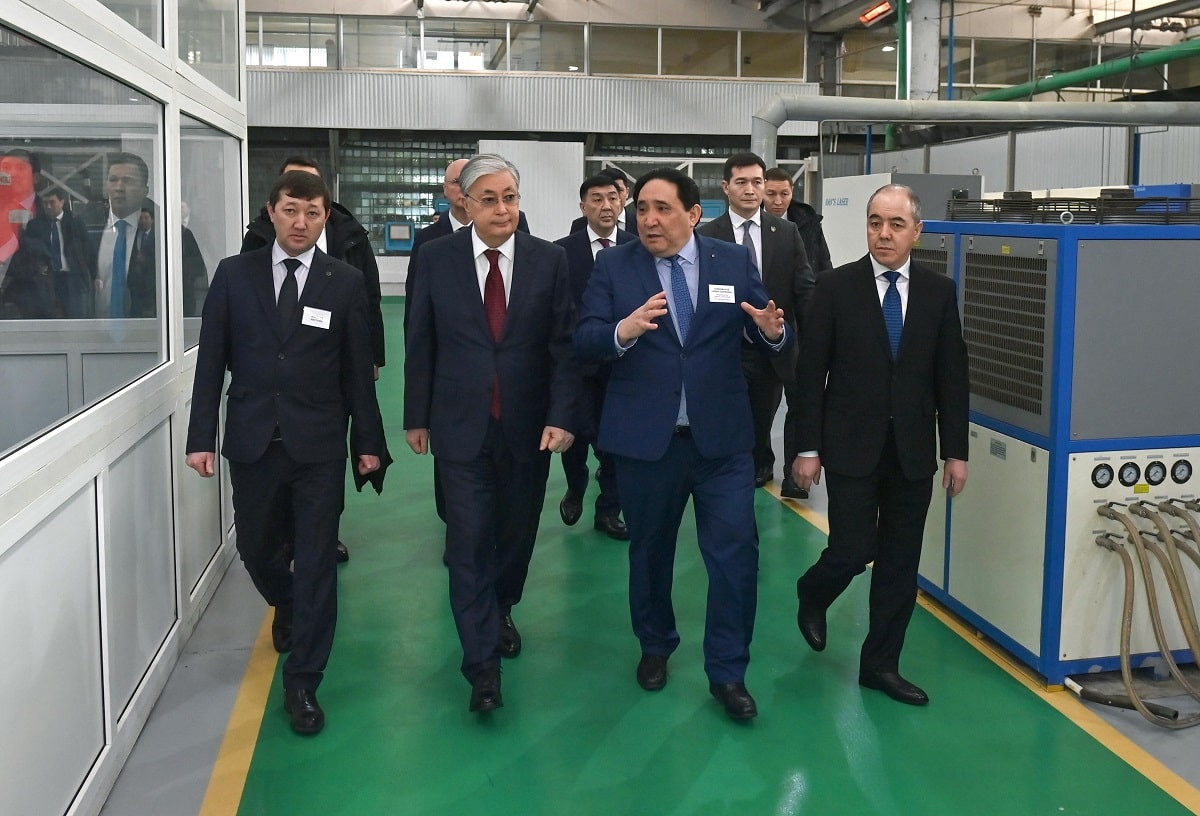Касым-Жомарт Токаев посетил машиностроительный завод в ЗКО