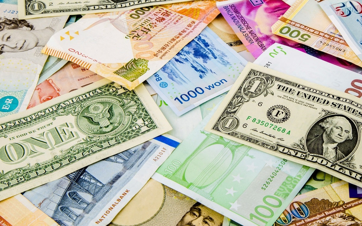 Доллар - вверх, евро - вниз: курс валют на 10 марта 2023 