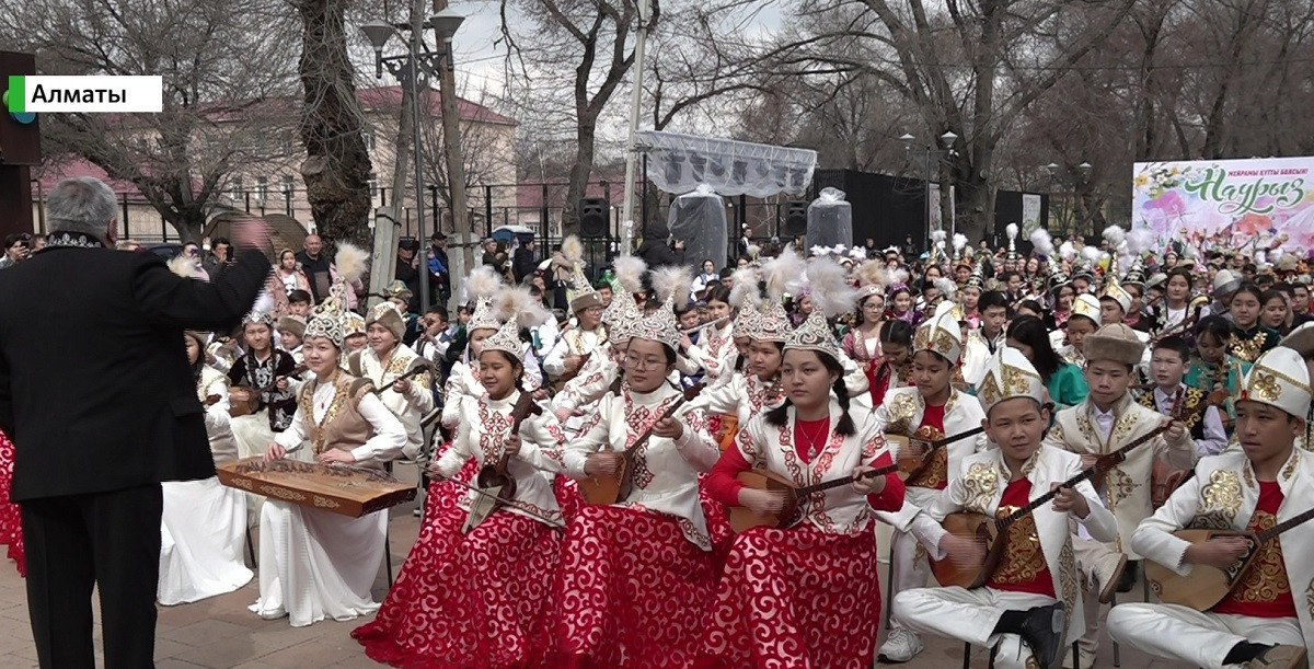В канун Наурыза в Алматы прошёл Республиканский челлендж домбристов «Күй күмбірі»