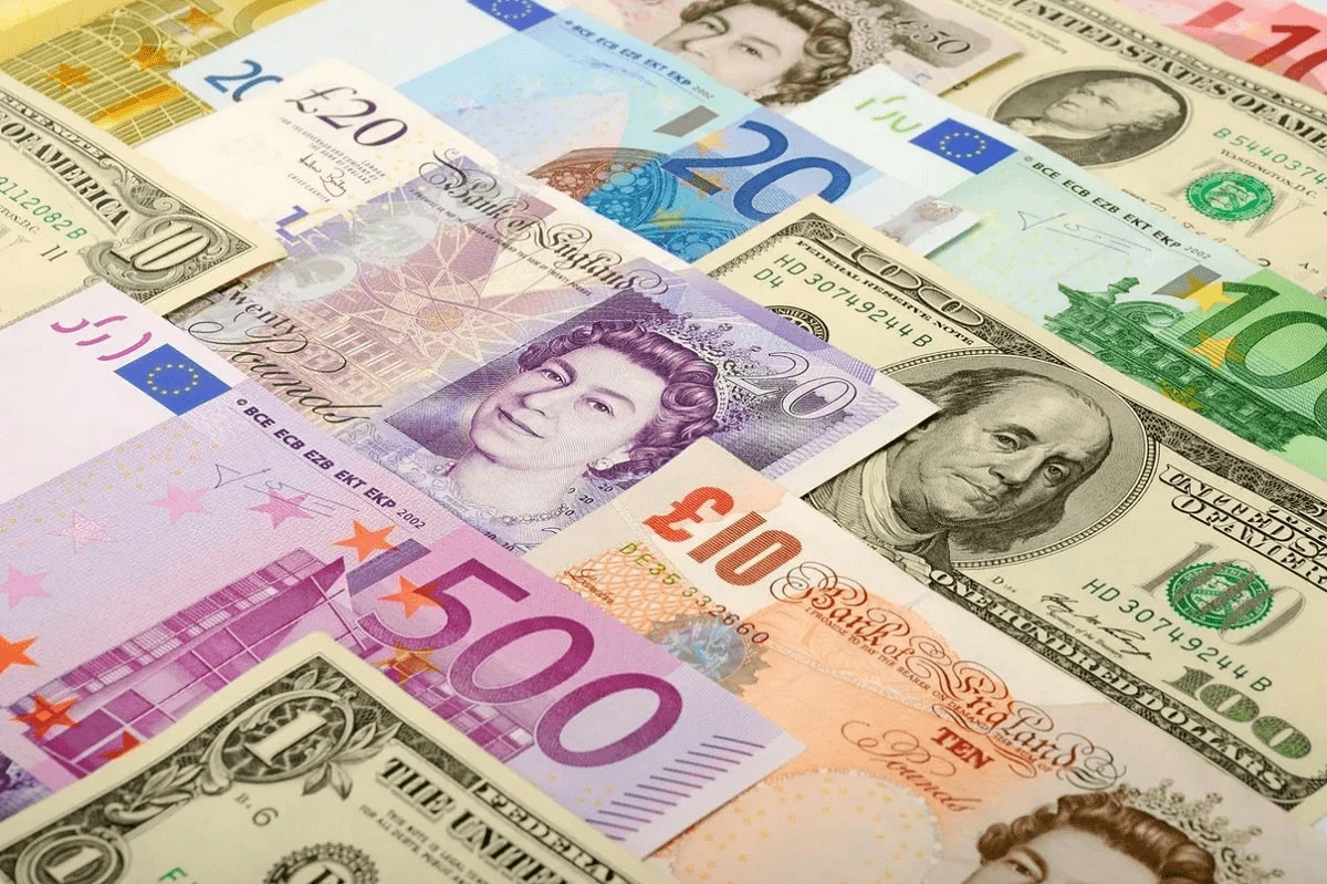 Валюта картинки. Иностранная валюта. Изображение доллара и евро. Деньги евро доллары. Доллар евро в краснодаре