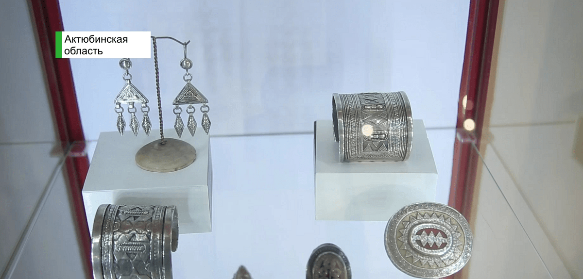 Ақтөбелік зергердің топтамасында XIX ғасырдың көне жәдігерлері сақталған