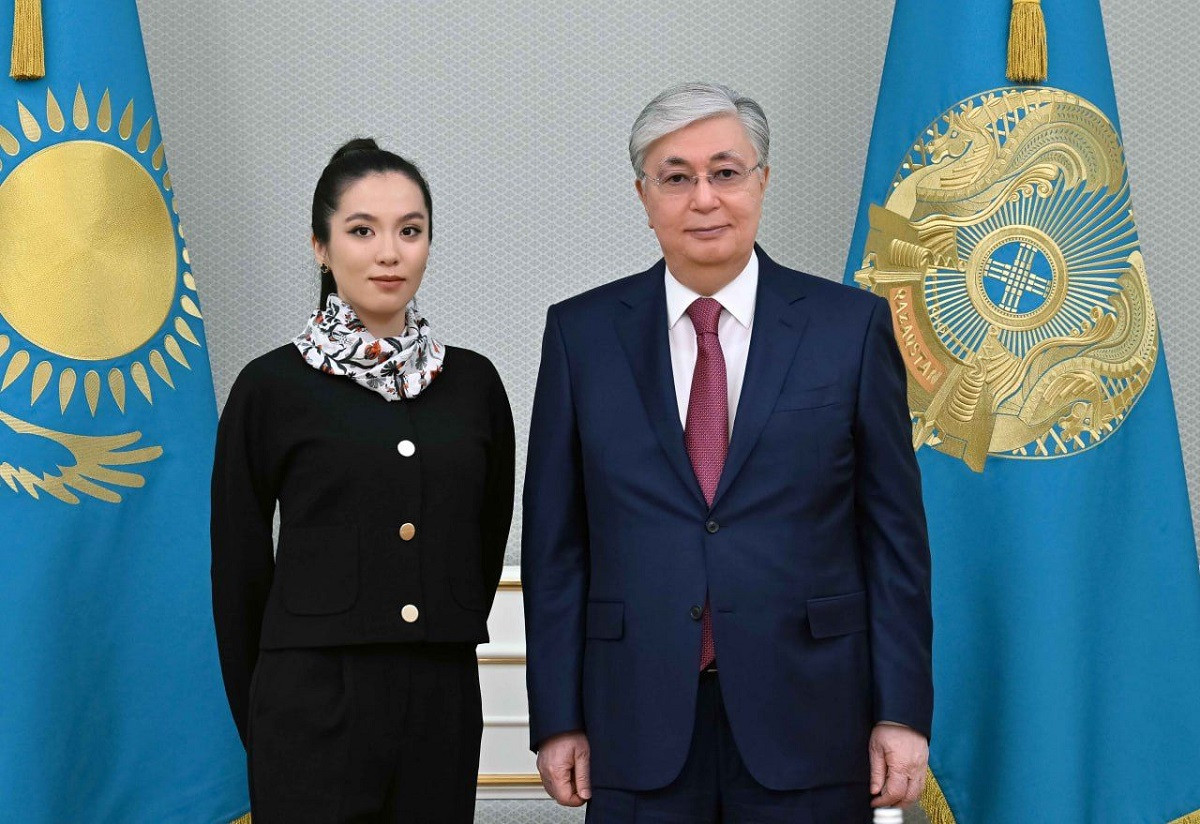 Глава государства принял почетного президента федерации шахмат Астаны Динару Садуакасову 