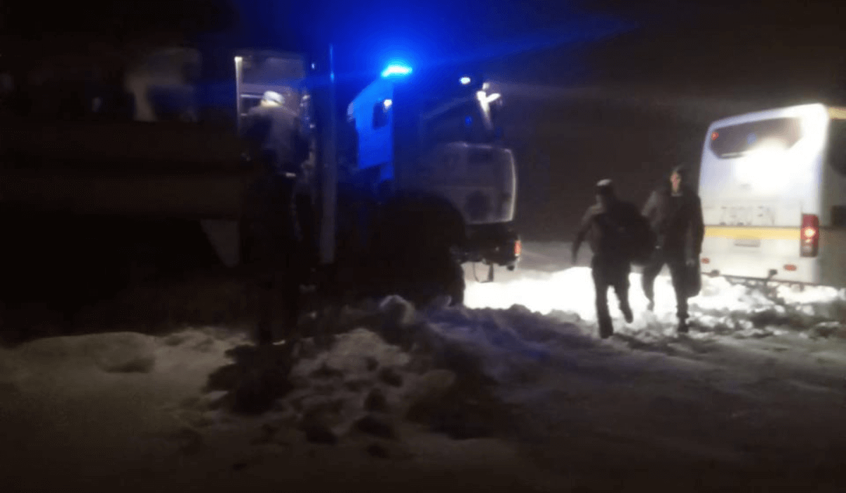 Қарағанды облысында 30-ға жуық жолаушы қар құрсауынан құтқарылды