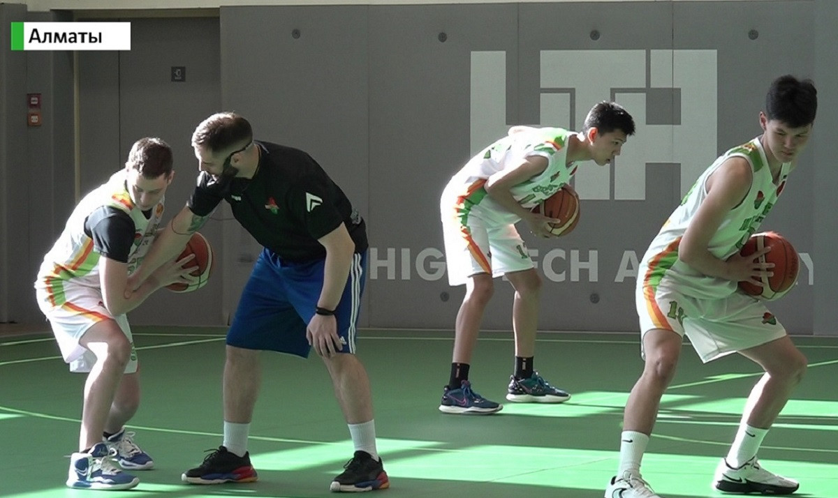 Баскетболдан әлемдік деңгейдегі бапкерлер қазақстандық спортшыларға шеберлік дәріс өткізді