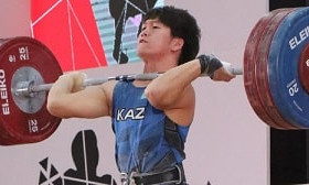 Юный казахстанец стал чемпионом мира по тяжелой атлетике