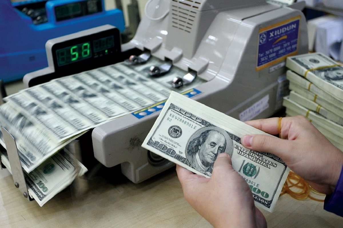 За сколько продают доллары в обменниках Алматы 30 марта 2023 