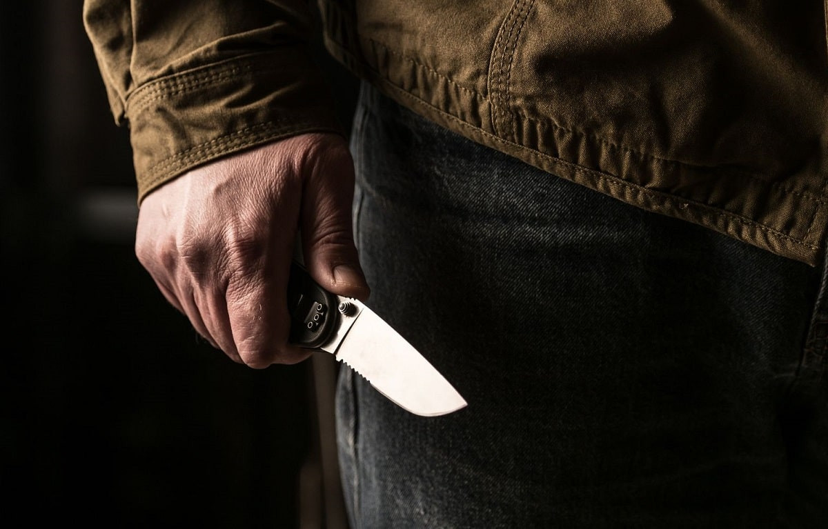 Шизофреник напал с ножом на акима в Жамбылской области 