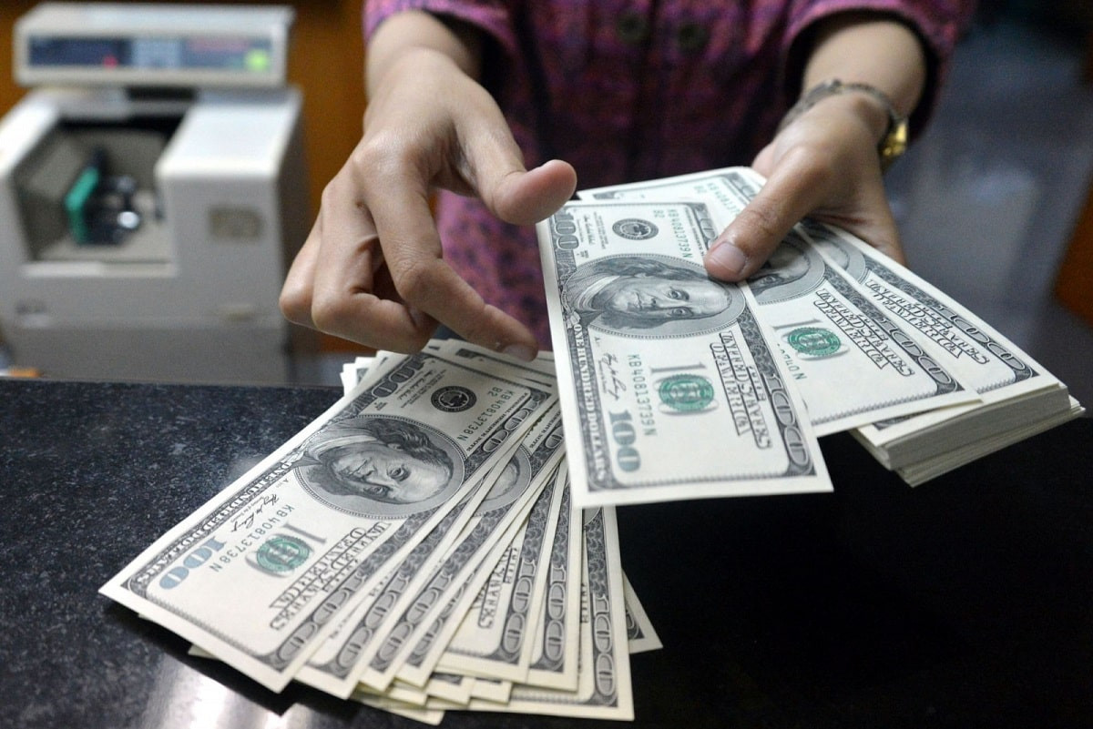 За сколько продают доллары в обменниках Алматы 31 марта 2023 