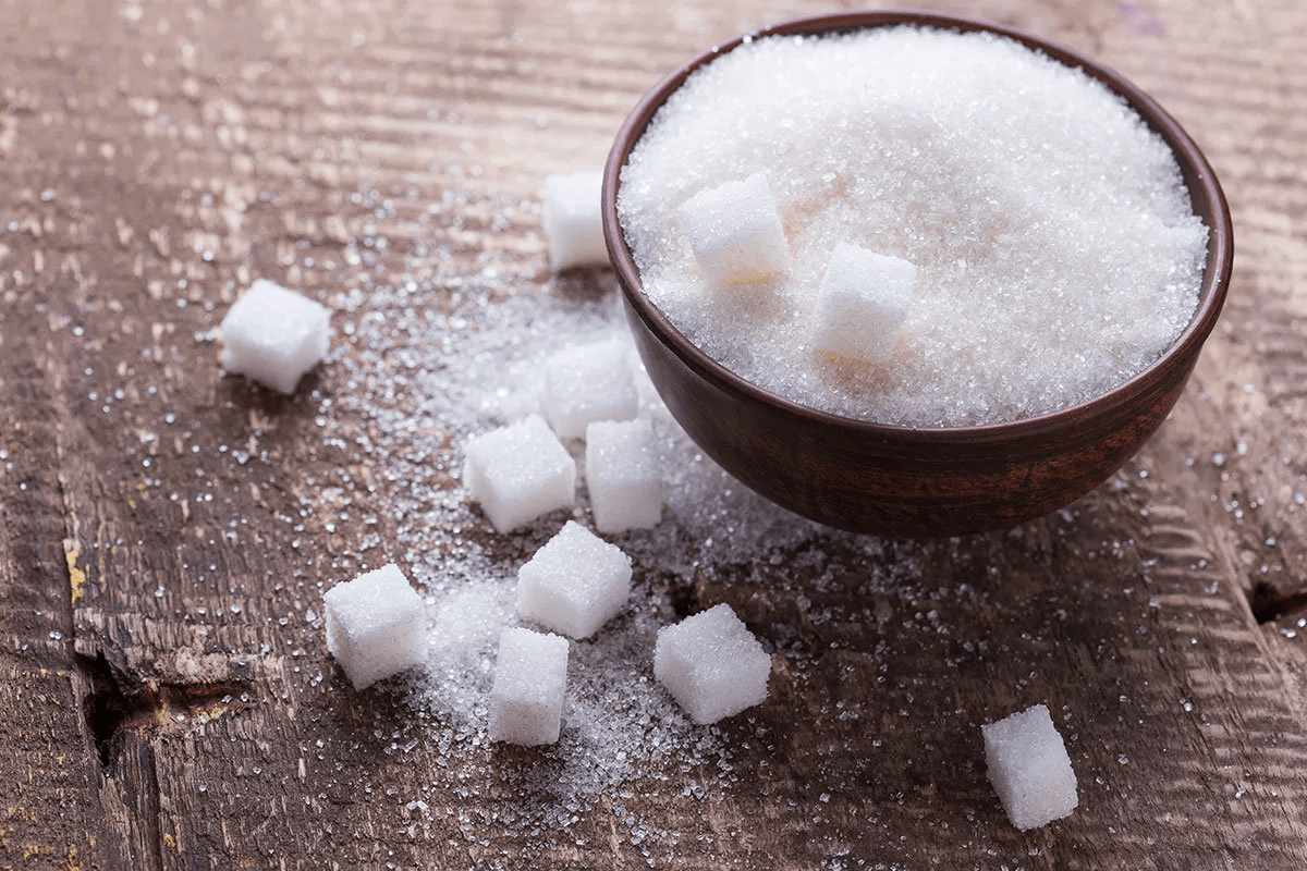 Зачем опытные хозяйки кладут сахар в холодильник