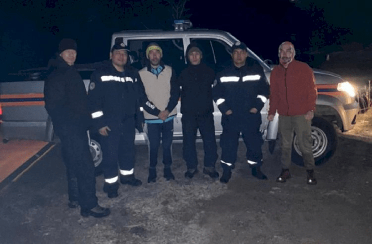 Спасатели Алматы помогли туристам спуститься с пика Букреева