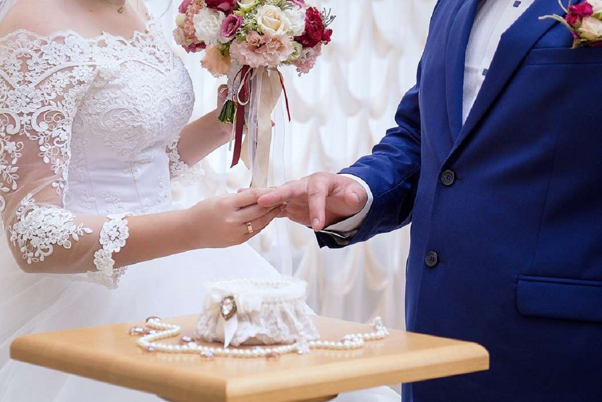 Перемена места: с 1 июля казахстанцы станут заключать браки в ЦОНах