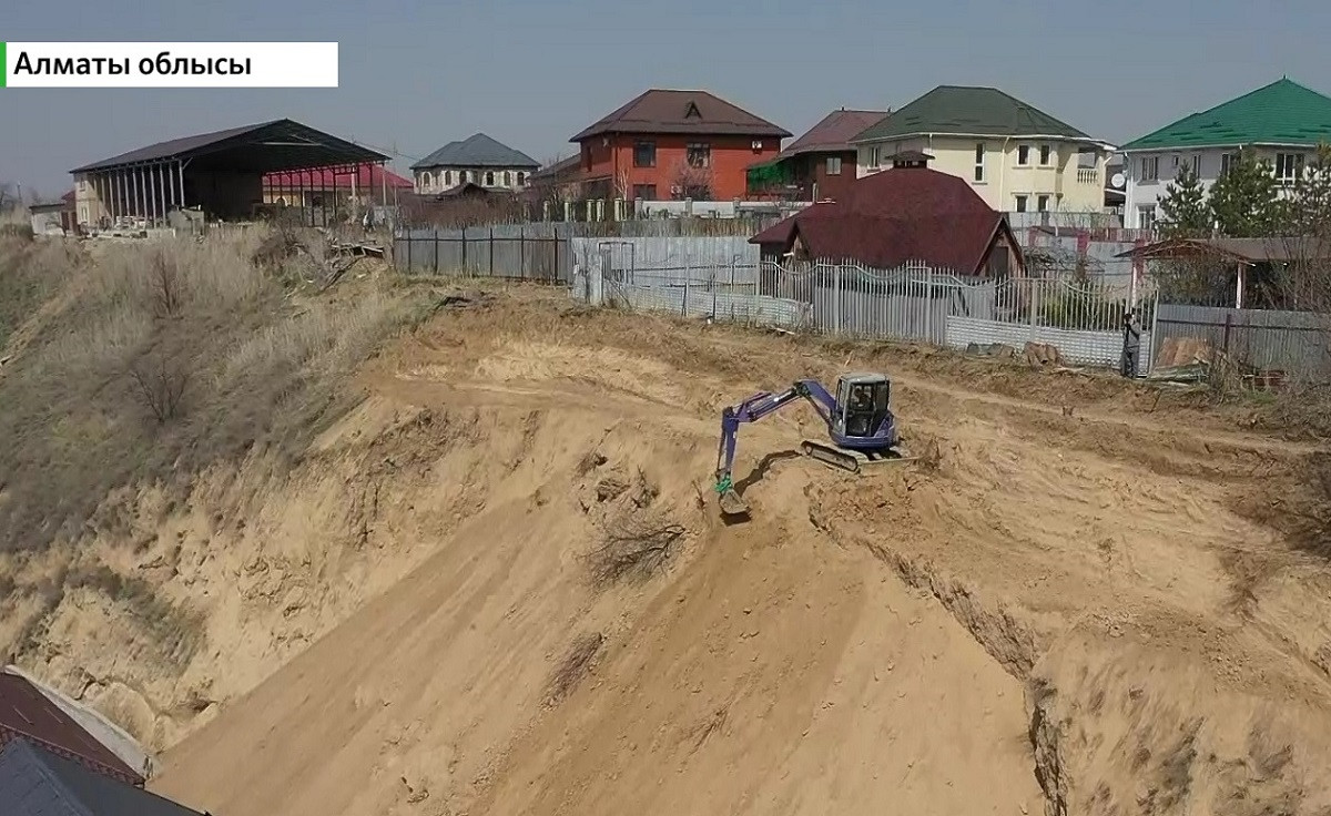 Сход оползня: в Алматинской области в зоне риска расположено 190 жилых домов