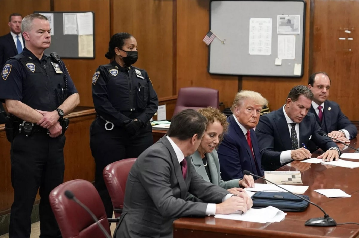 Экс-президент США Дональд Трамп предстал перед уголовным судом