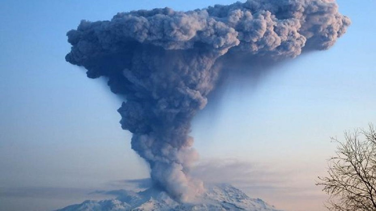 Извержение вулкана Шивелуч произошло на Камчатке