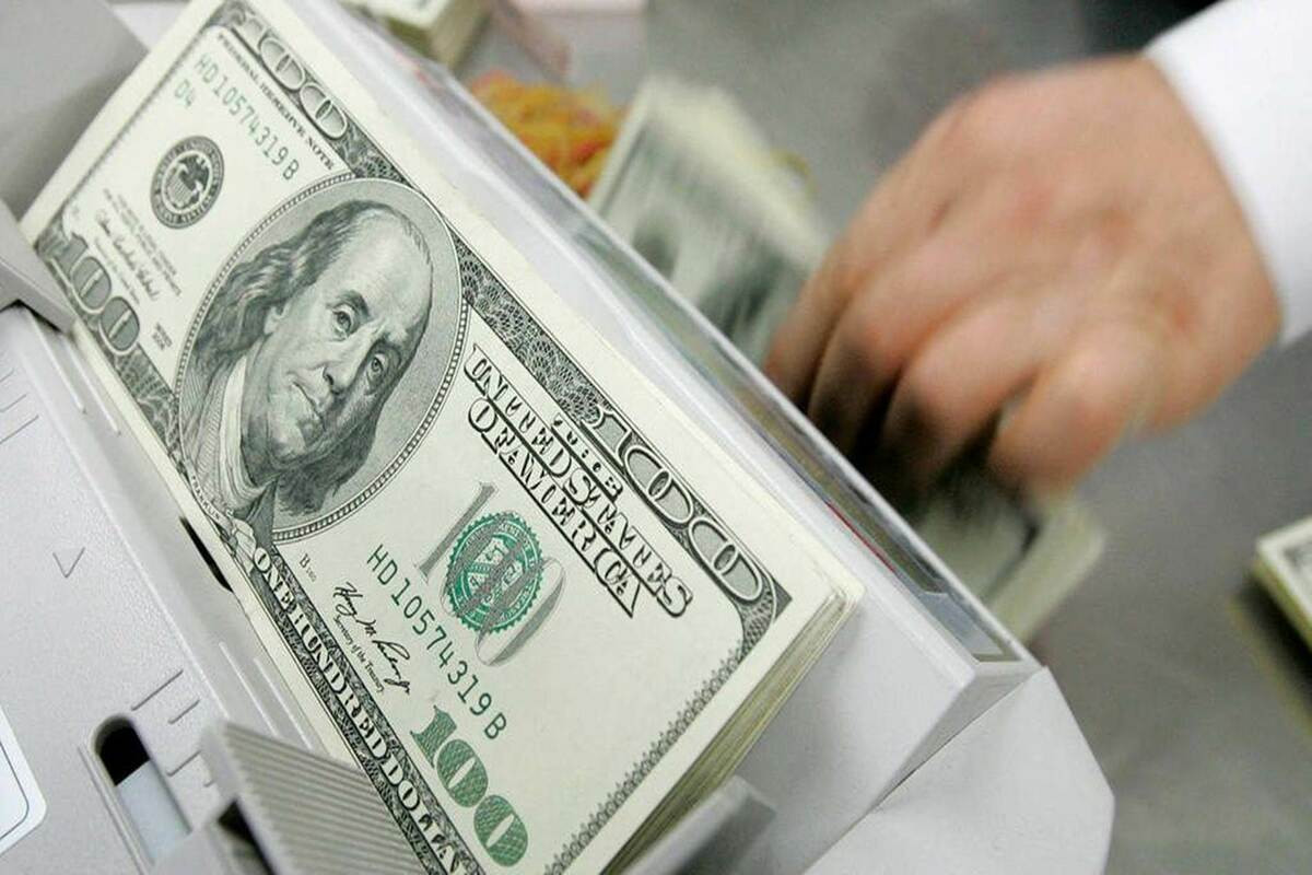 За сколько продают доллары в обменниках Алматы 12 апреля 2023 