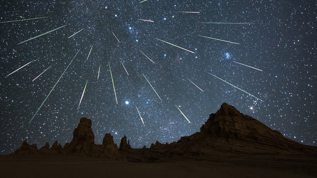 Звездный дождь: когда казахстанцы увидят метеорный поток Лириды