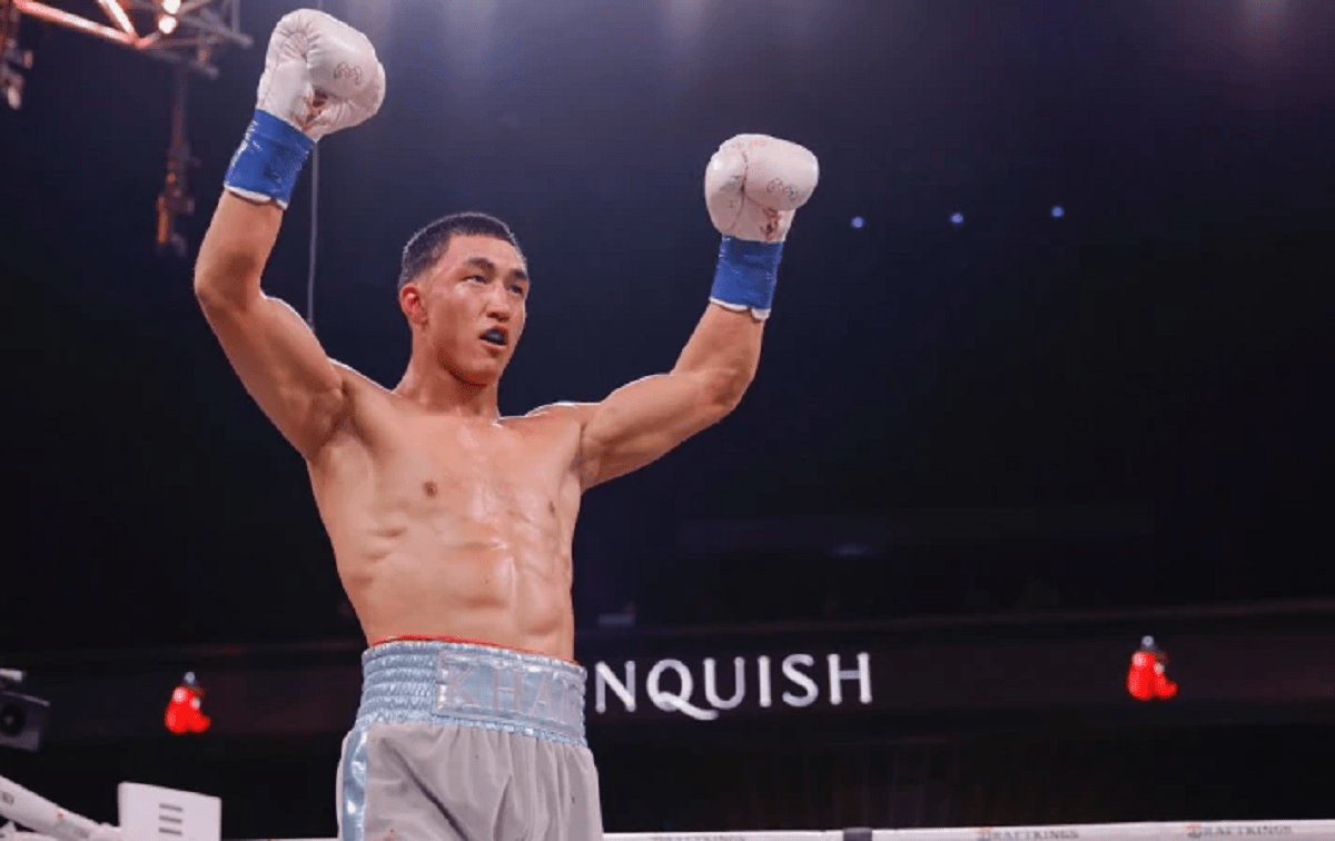 Казахстанский боксер нокаутом выиграл третий бой в профи