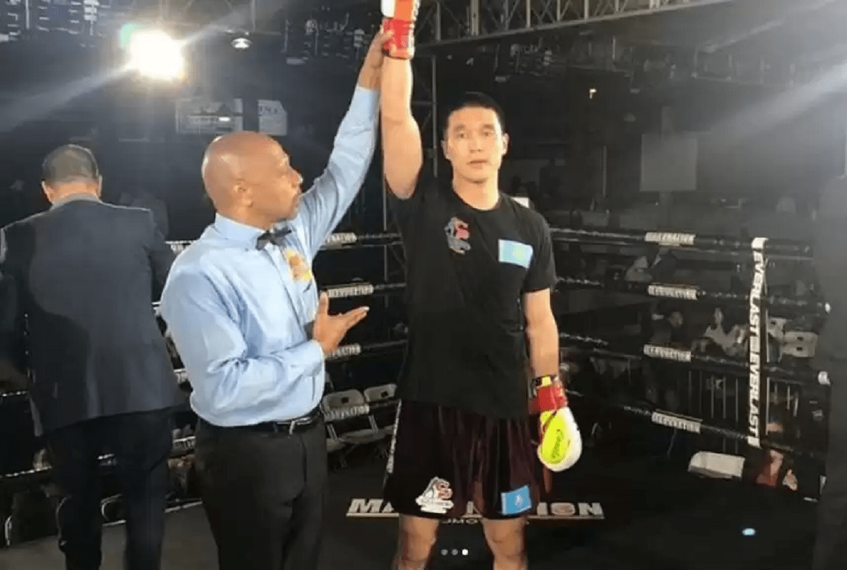 Казахстанский спортсмен нокаутировал венесуэльца на вечере бокса в США