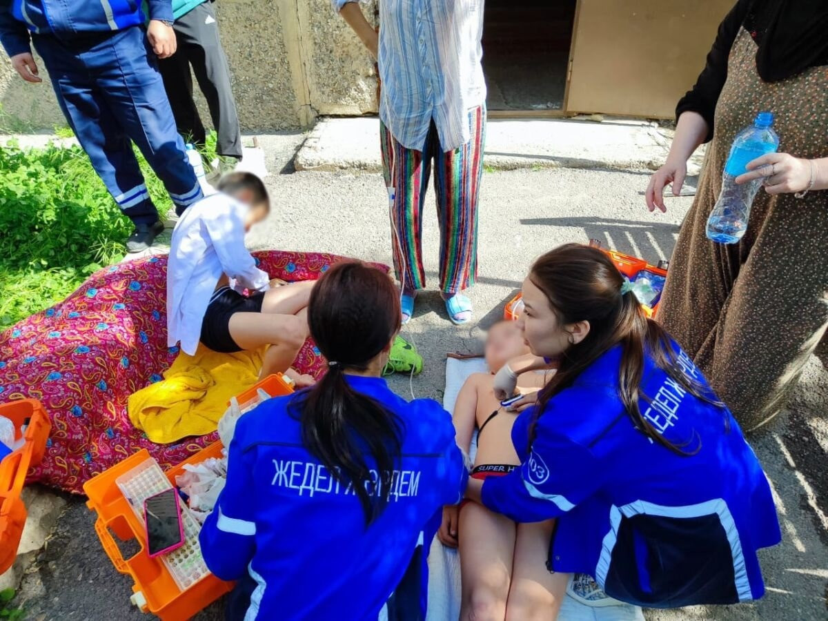 Неизвестным веществом в Шымкенте отравились несколько человек, в том числе дети