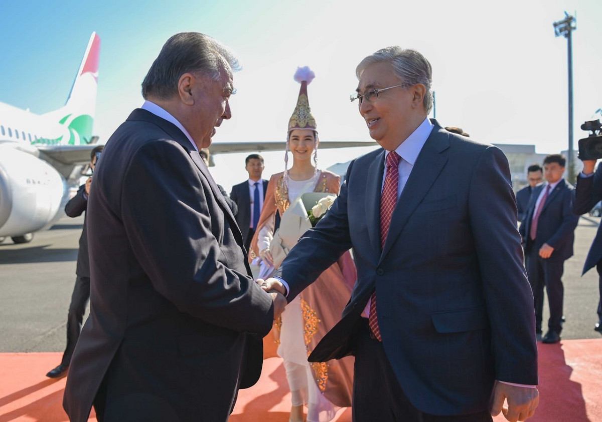 Президент Таджикистана Эмомали Рахмон прибыл с рабочим визитом в Казахстан