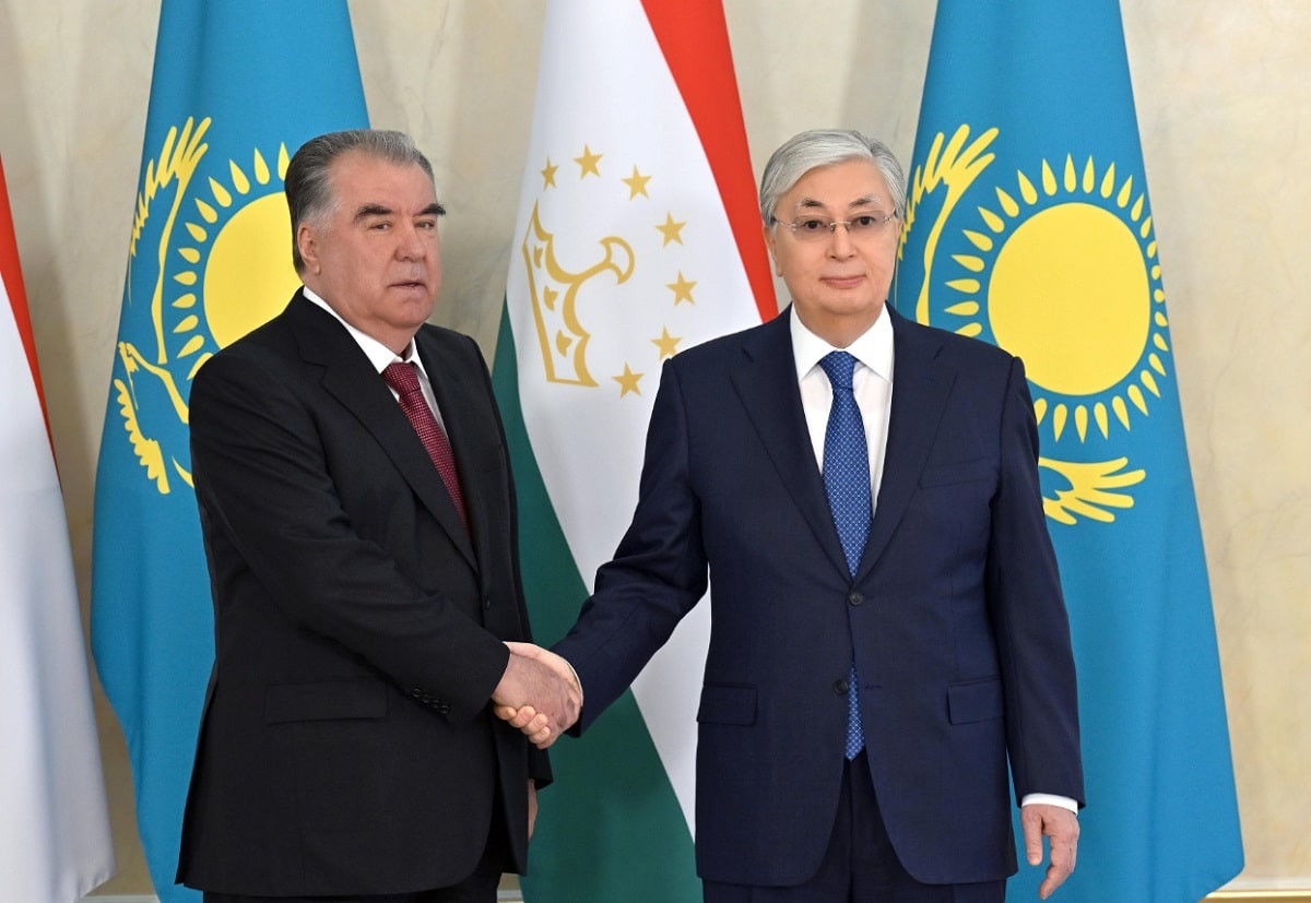 Президенты Казахстана и Таджикистана провели переговоры в узком составе
