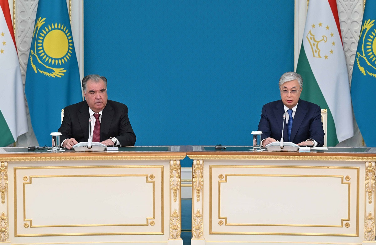 Президенты Казахстана и Таджикистана сделали совместное заявление для представителей СМИ