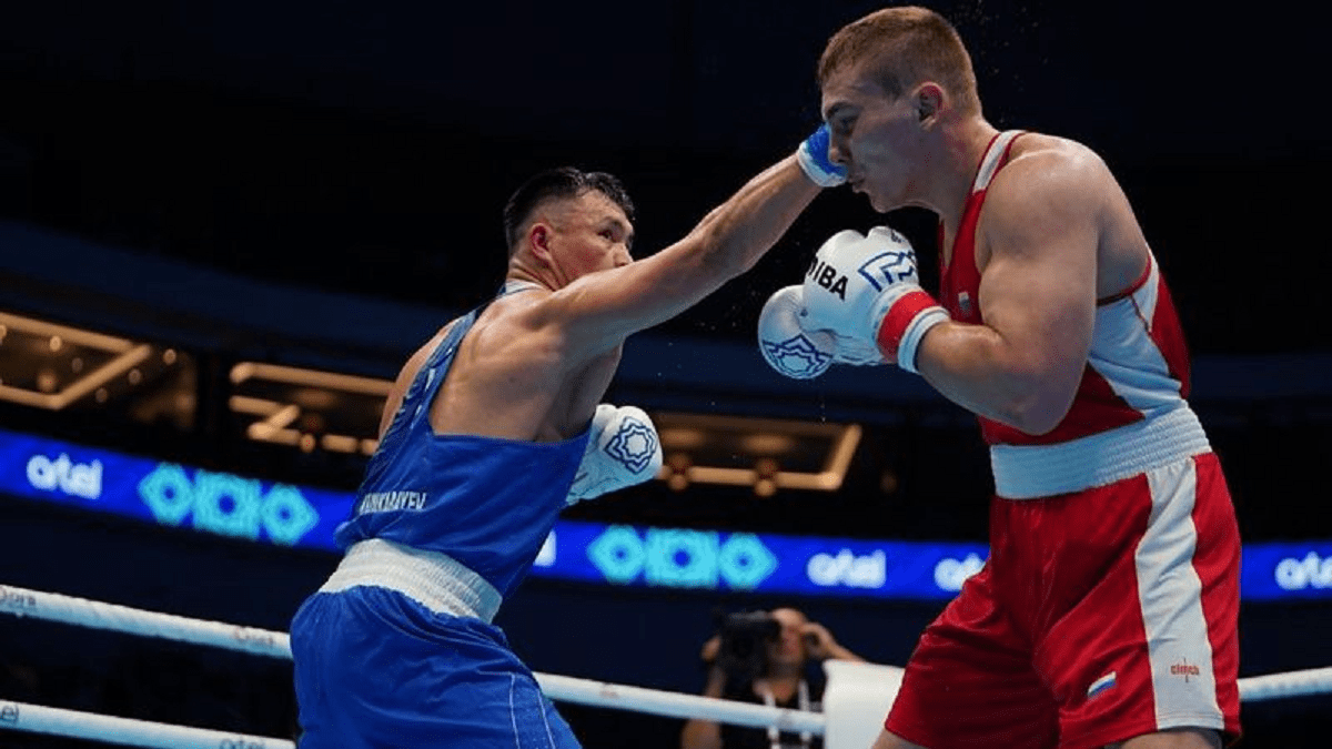 Казахстанец победил олимпийского чемпиона на ЧМ-2023 по боксу