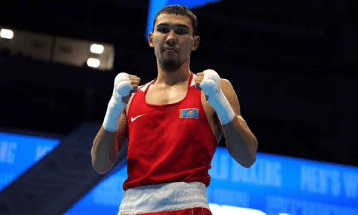 Казахстанский боксер победил пятикратного чемпиона мира на турнире в Ташкенте