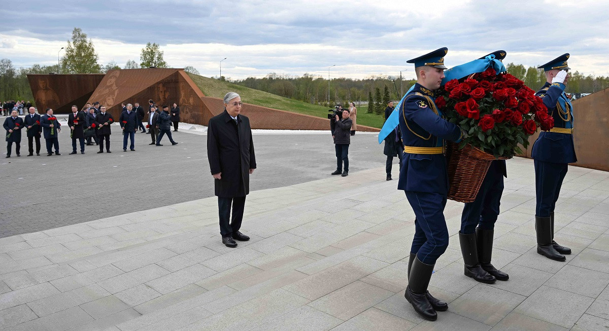 Касым-Жомарт Токаев посетил Ржевский мемориал Советскому солдату