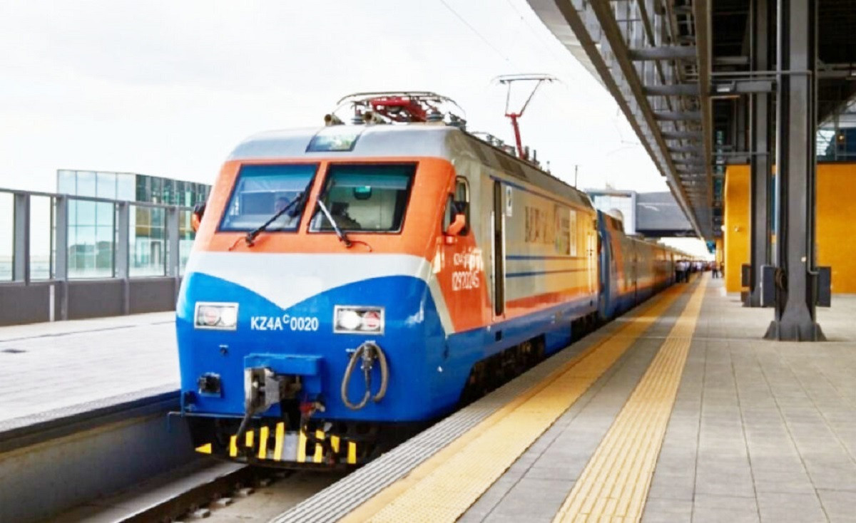 Время – деньги: казахстанцы стали чаще жаловаться на задержку поездов