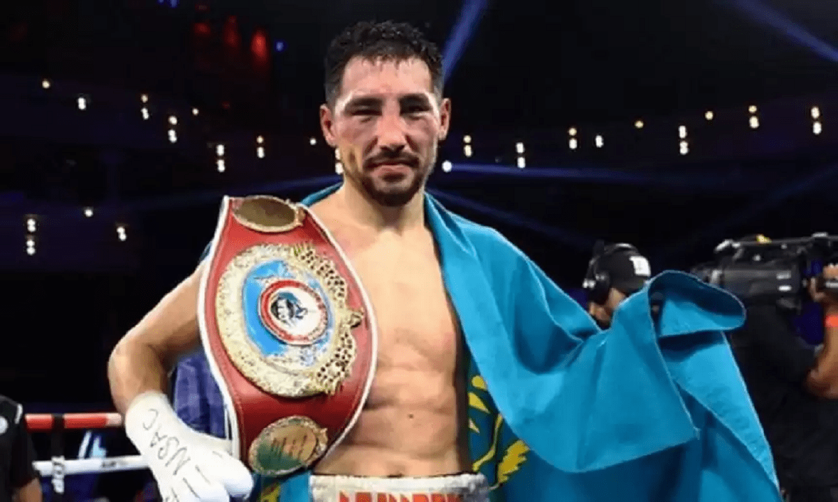 Казахстанский боксер защитил титул чемпиона мира