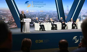 ЕАЭС: Токаев призвал решать проблемы взаимных барьеров и ограничений