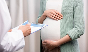 Алматинские врачи рассказали о рисках ранней беременности
