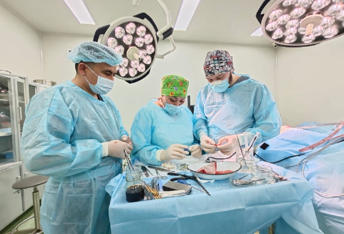 Алматинские нейрохирурги провели сложнейшую операцию годовалому малышу