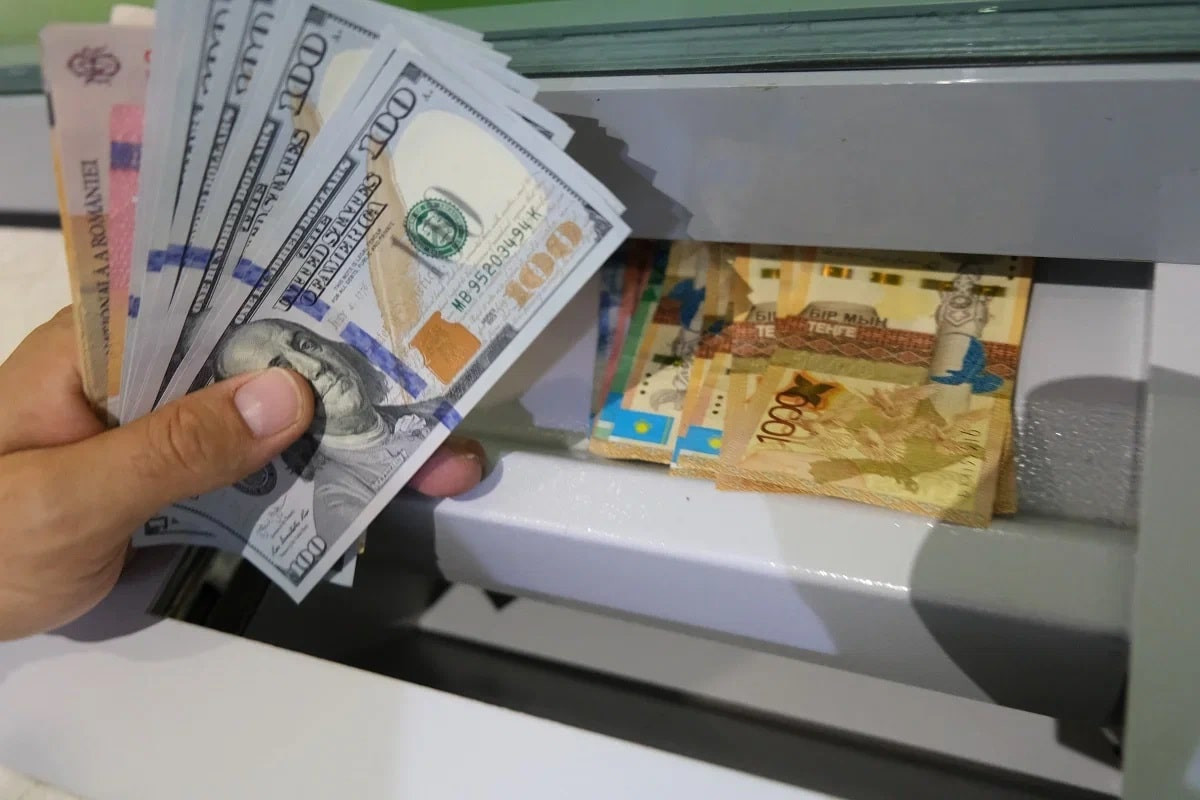 Курс доллара в обменниках Алматы 30 мая 2023 
