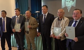 Уникальное издание: в Алматы презентовали первую книгу-фотоальбом известных деятелей