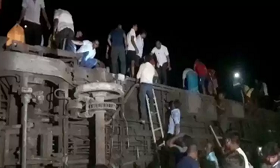 Катастрофа на железной дороге в Индии: 50 человек погибли