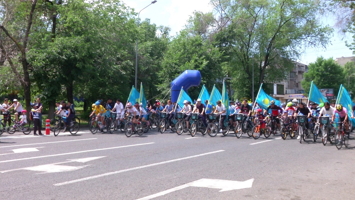 Тысячи горожан приняли участие в велопробеге, посвященному Дню госсимволов