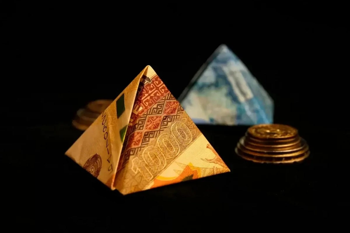 Финансовые пирамиды в Казахстане: в числе жертв есть дети