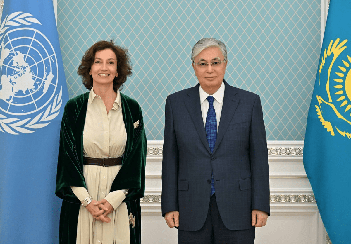ЮНЕСКО басшысы Қасым-Жомарт Тоқаевқа сертификаттар табыстады