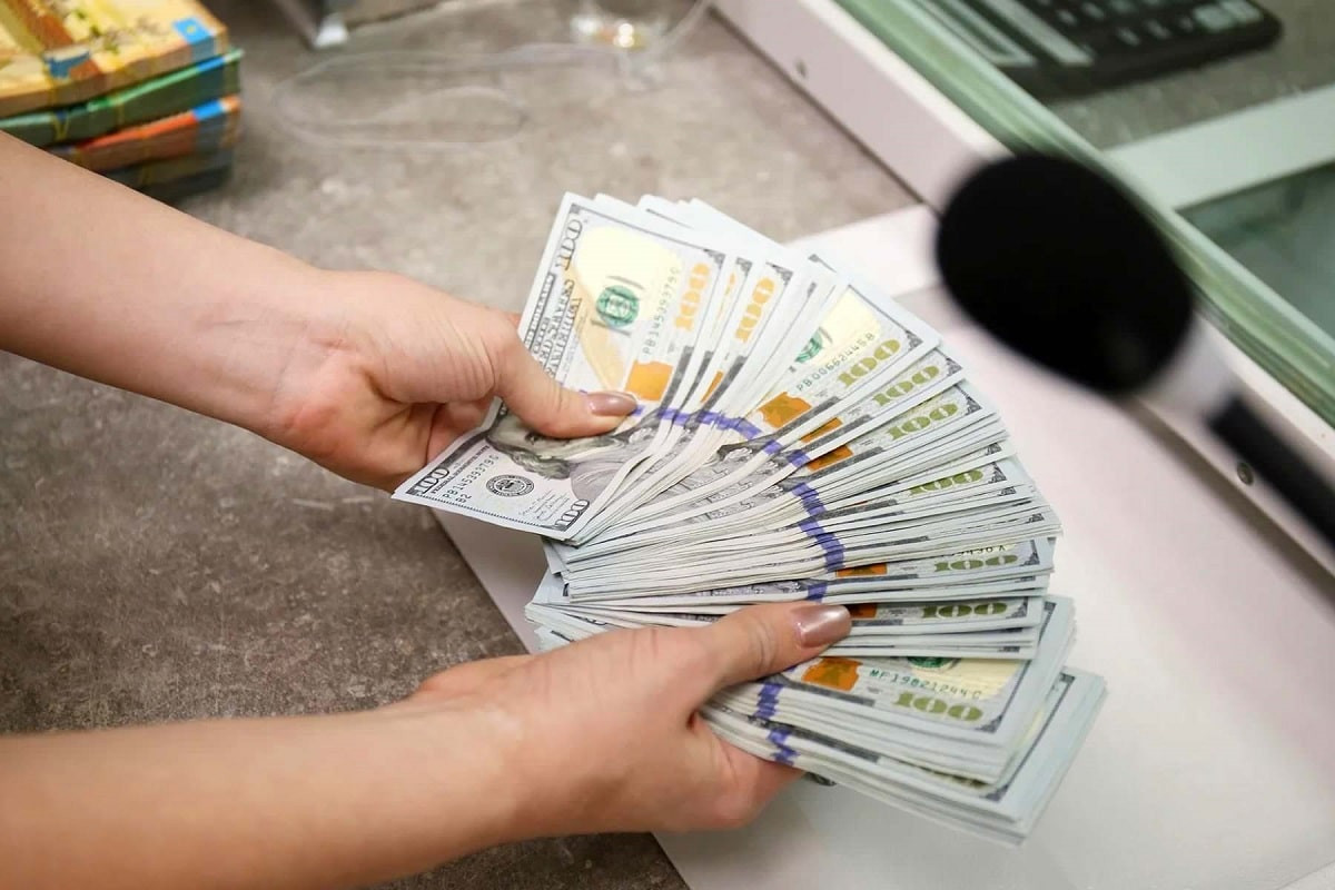 Курс доллара в обменниках Алматы 8 июня 2023 