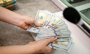 Курс доллара в обменниках Алматы 8 июня 2023 