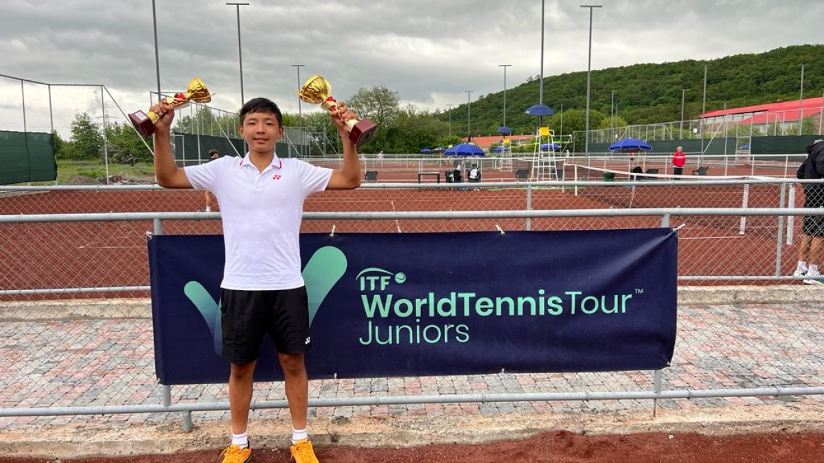 Юный казахстанец стал абсолютным чемпионом международного теннисного турнира
