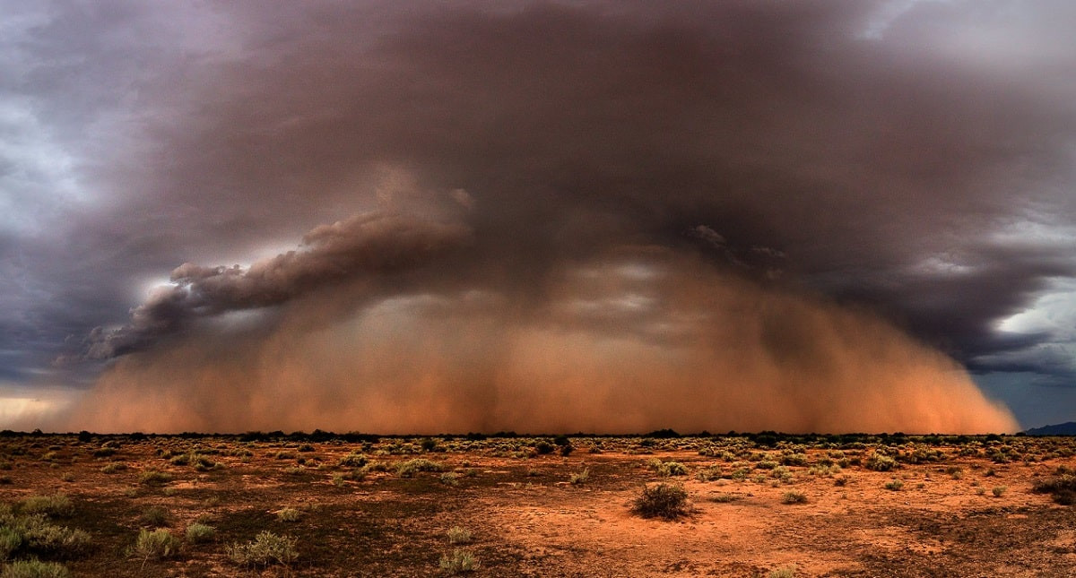 Пыльная буря и гроза: в Казахстане объявлено штормовое предупреждение