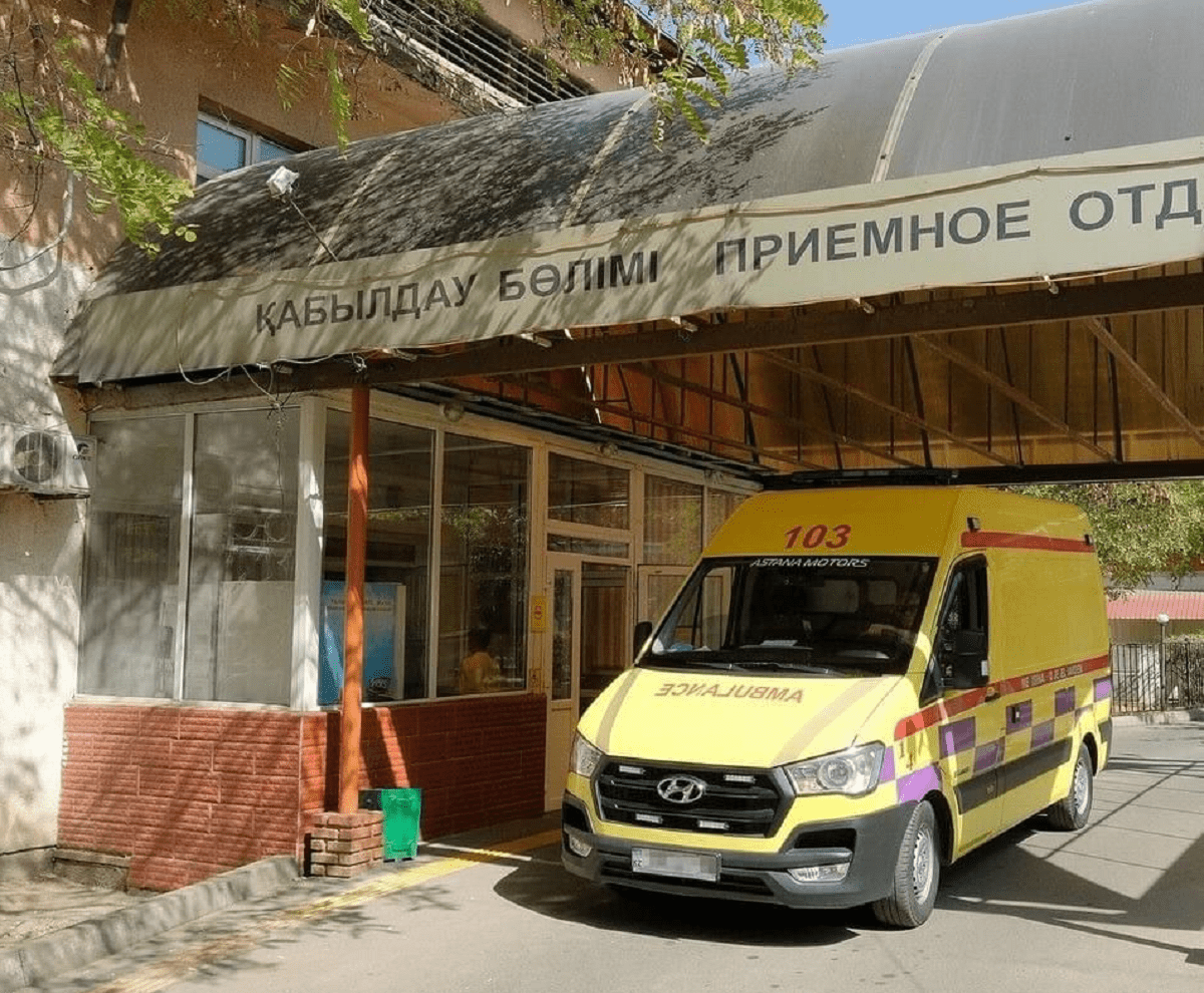 Алматинка поблагодарила врачей Центра детской неотложки за спасение сына