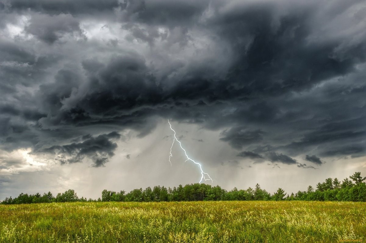 Гроза и град: в Казахстане объявлено штормовое предупреждение